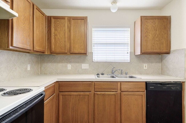 Building Photo - 203 Paradise Ln