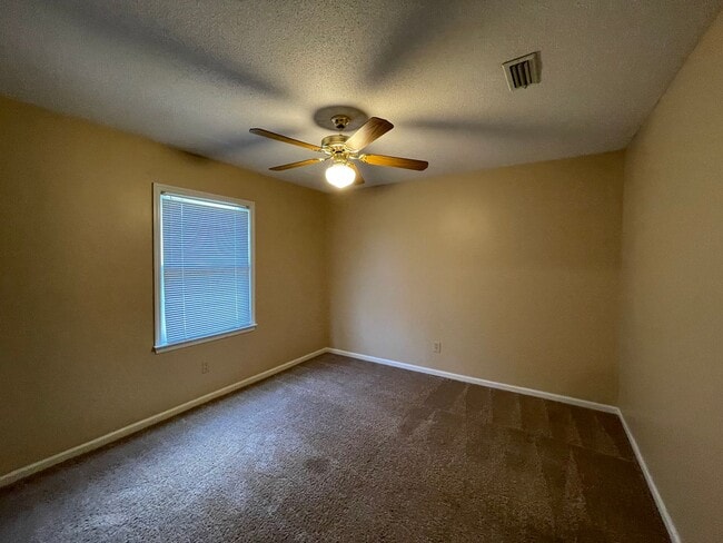 Building Photo - Quail Hollow Subdivision -  $300 OFF FIRST...
