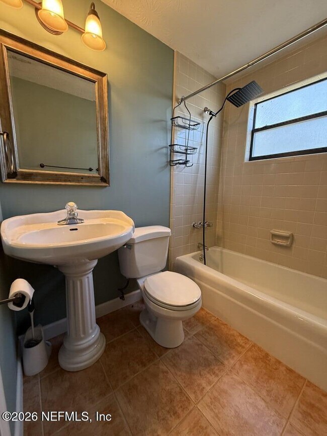 Building Photo - 360 Canis Dr W