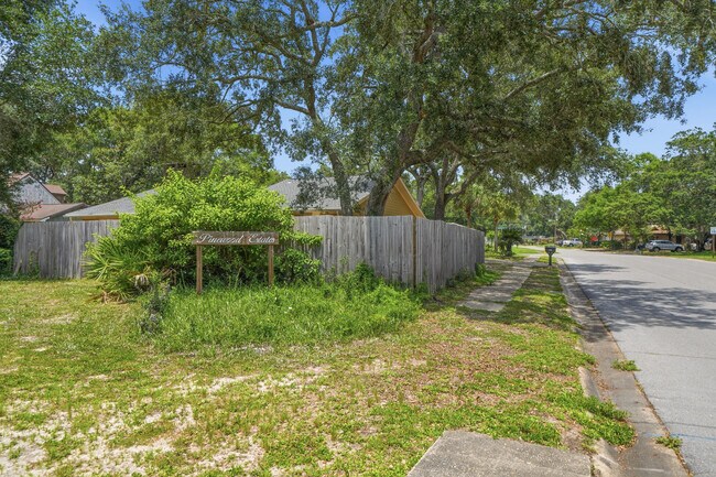 Building Photo - 942 Rue De Palms