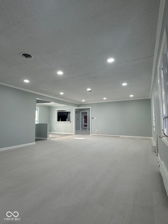 Building Photo - 3401 W 57th St