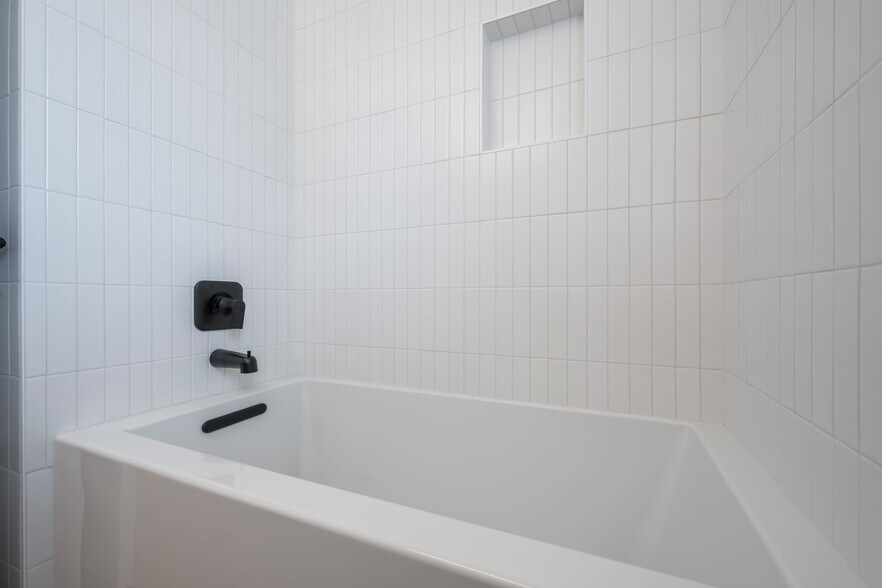 Building Photo - 3201 S Barrington Ave