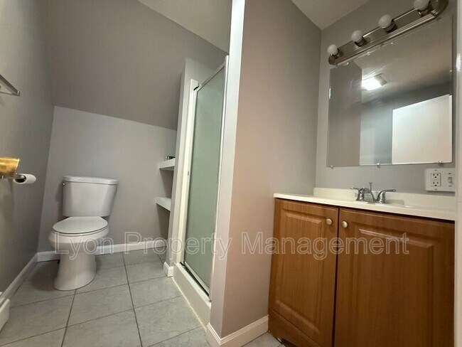 Building Photo - 26 Carlton St