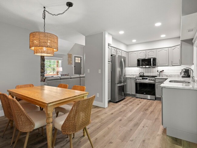 Building Photo - 28 Turnberry Dr