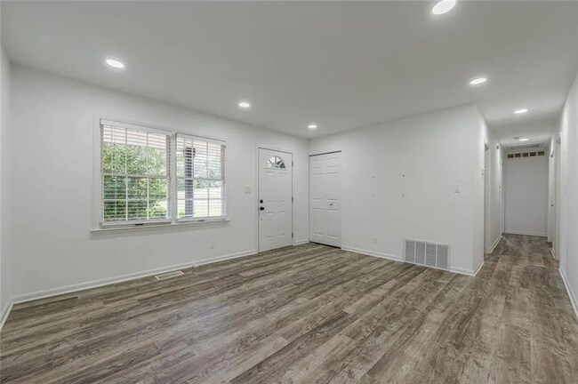 Building Photo - 85 Smyrna Powder Springs Rd SE