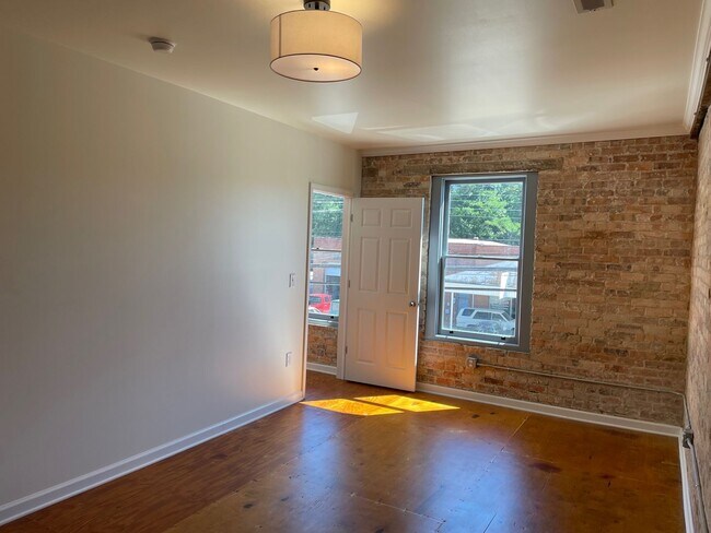 Building Photo - 1416