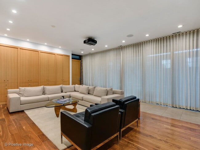 Building Photo - 1302 W Erie St