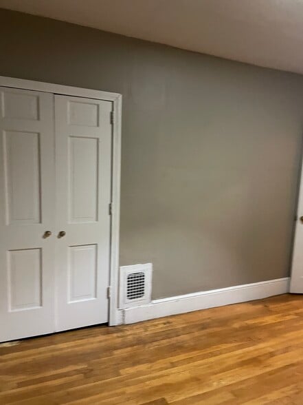 Building Photo - 6 Saint Gregory St