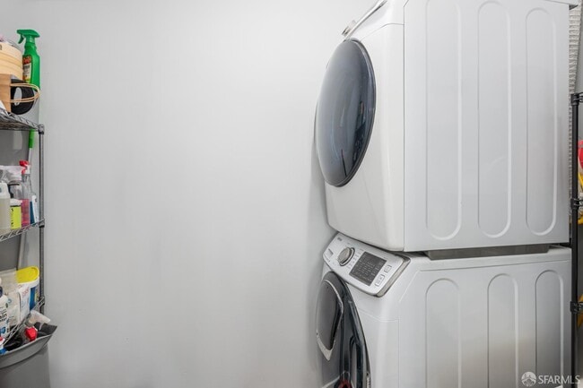 Building Photo - 219 Brannan St