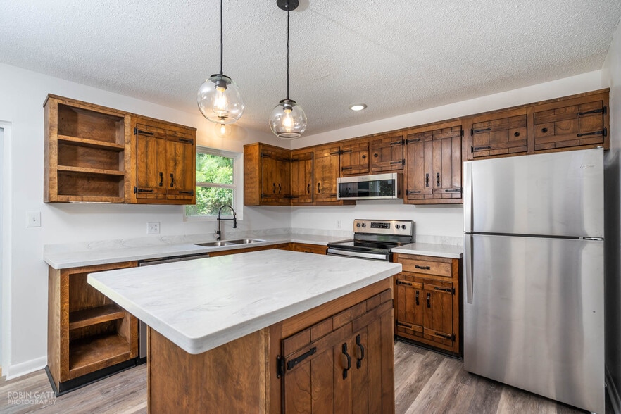 Kitchen - 502 Cherokee Court