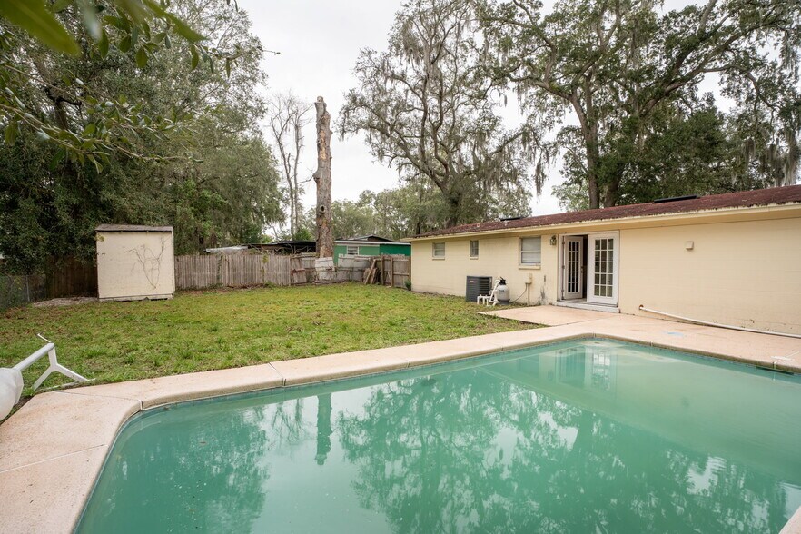 Building Photo - 385 Dunwoodie Rd
