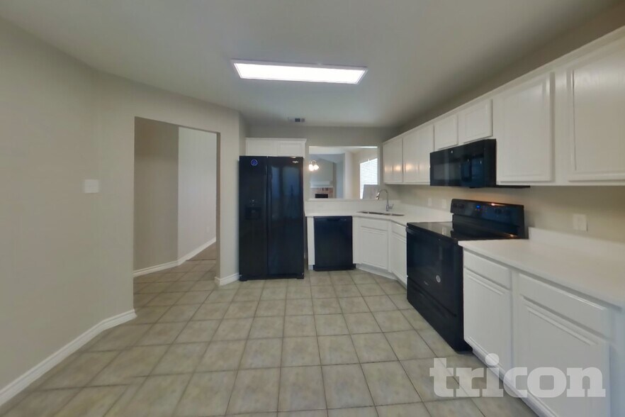 Building Photo - 233 Amherst Dr