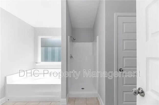 Building Photo - 1765 Stoney Creek Dr SE