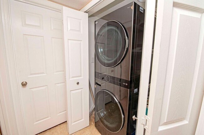 Building Photo - 157 Marine St