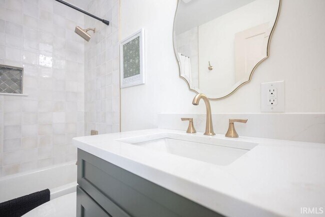 Building Photo - 1122 S Fess Ave