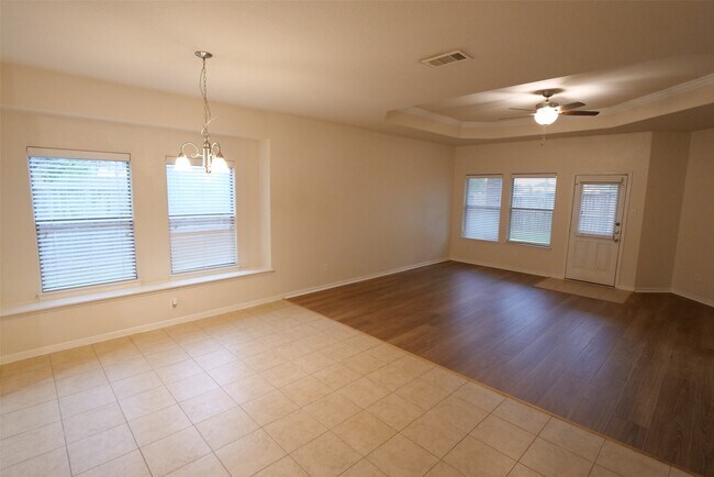 Building Photo - 803 Harbor Lakes Ln