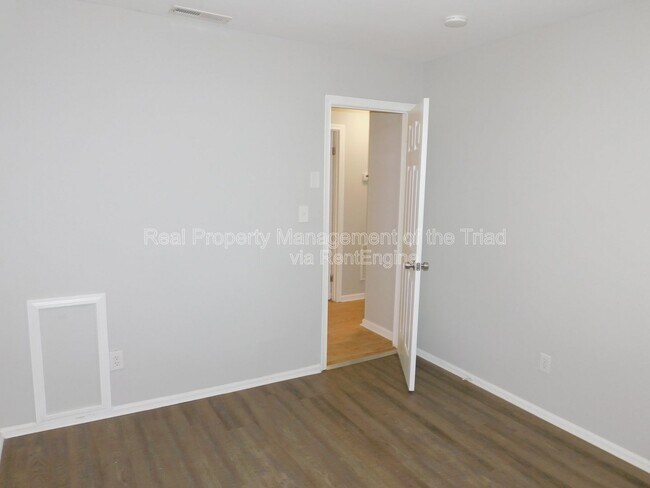 Building Photo - 4216 Parker St