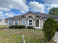 Building Photo - Large 4/2 Single Story Home