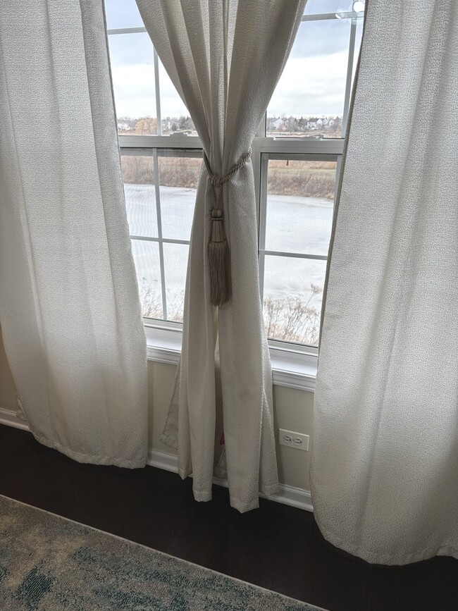 Building Photo - 549 Springbrook Trail N