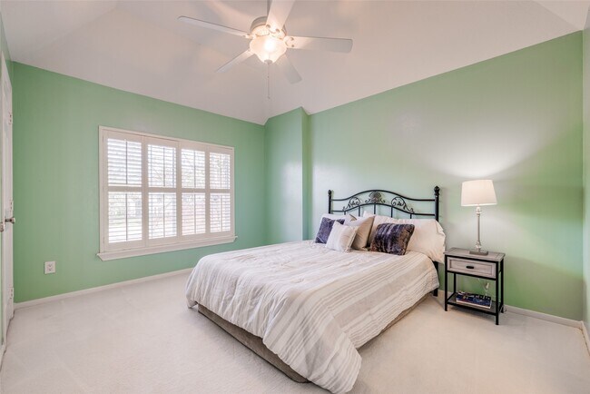 Building Photo - 5534 Honor Dr