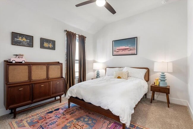 Building Photo - 7905 Catbird Ln