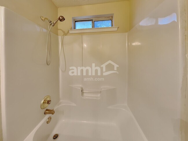 Building Photo - 515 Chaseridge Dr