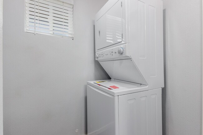 Building Photo - Villas on 4th Tempe