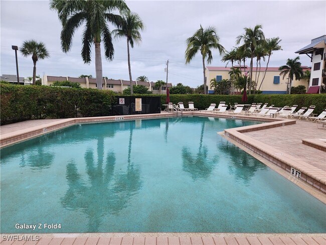 Building Photo - 805 River Point Dr