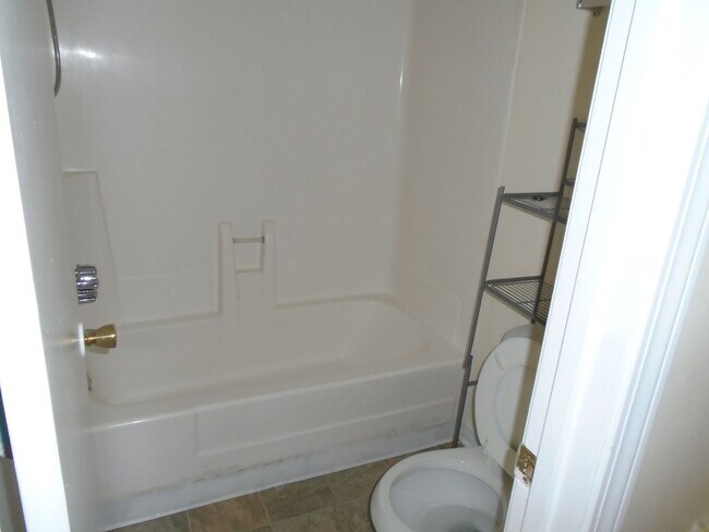 Building Photo - Nice Condo