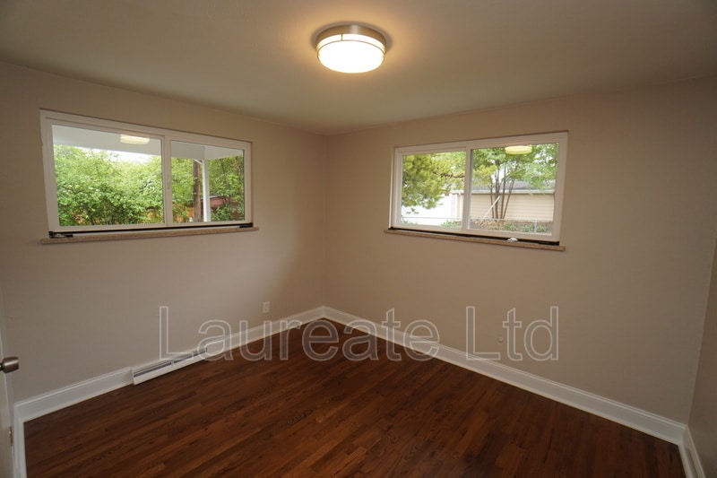 Building Photo - 2268 W Maplewood Ave