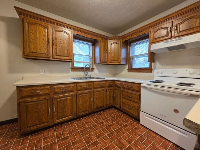 Building Photo - Charming 2 Bedroom 1 Bath Single Family Home-Available Now!