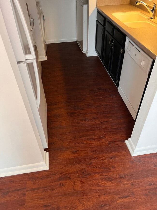 Building Photo - 2BR Townhome in N Raleigh