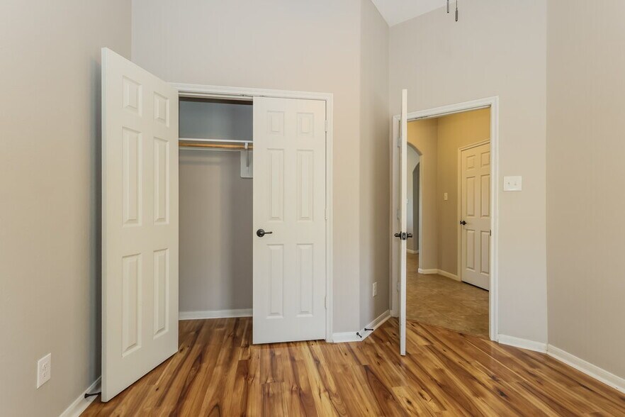 Building Photo - 18415 Sunrise Maple Dr