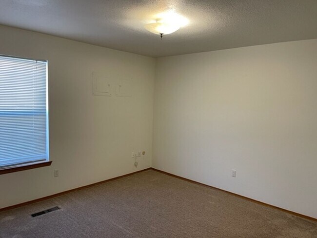 Building Photo - 2101 White Cloud St NE