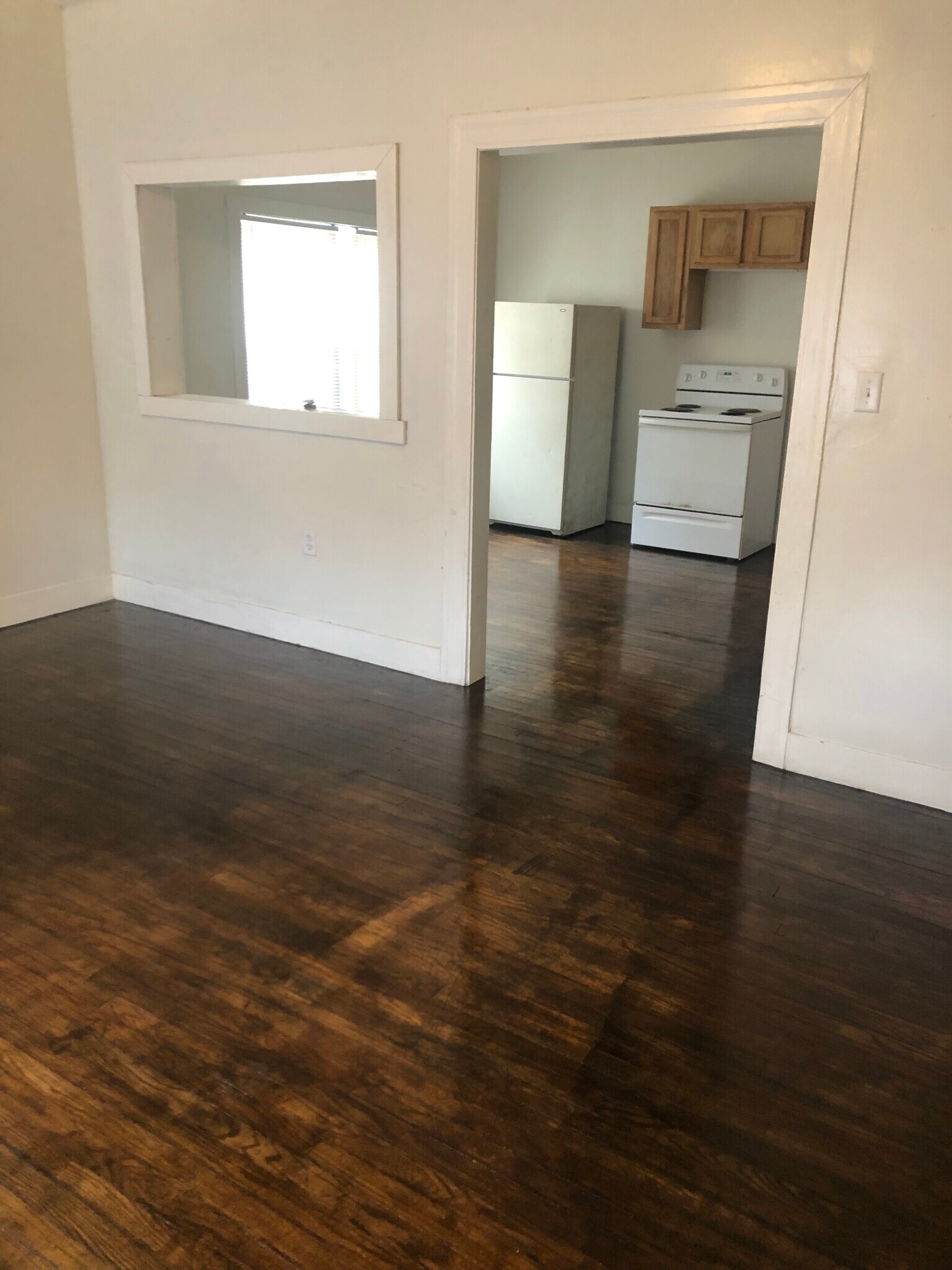 Building Photo - 165 Cooper Rd