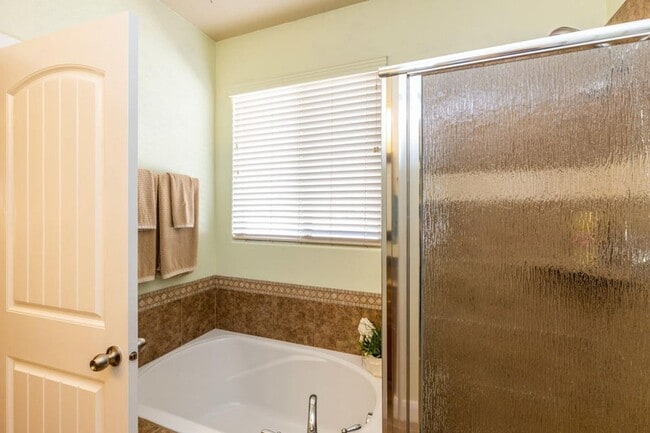 Building Photo - Beautiful 3 bed 2 bath Home!