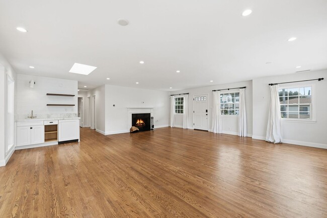 Building Photo - MISSION BAY 4-BED/3-BATH - 3 MIN WALK TO BAY