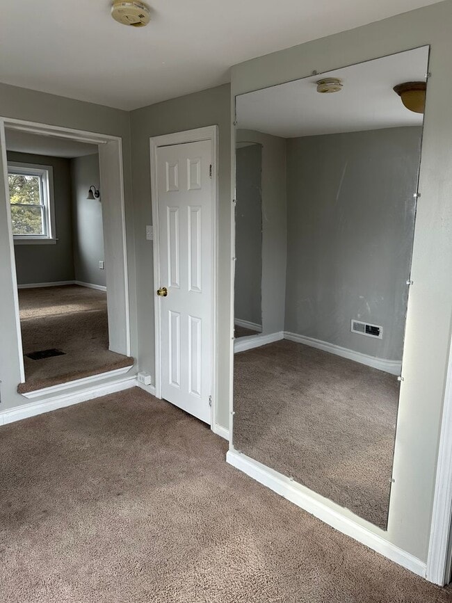 Building Photo - 1007 Lake Ave