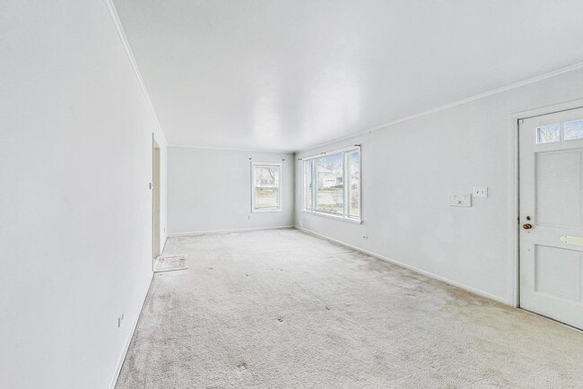 Building Photo - 733 E Rockland Rd