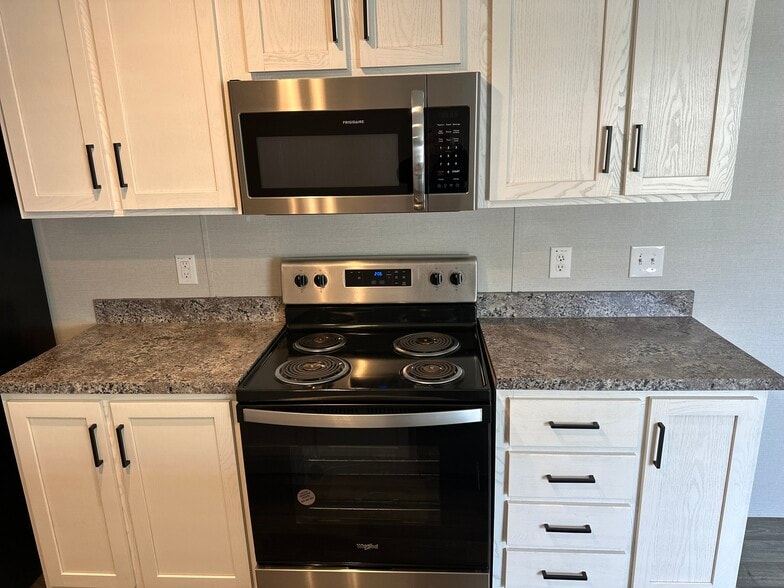 Building Photo - 2239 Wellington Green Dr