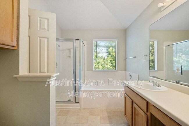 Building Photo - 808 Flatters Way