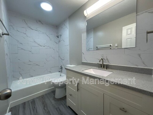 Building Photo - 222 Park Ave