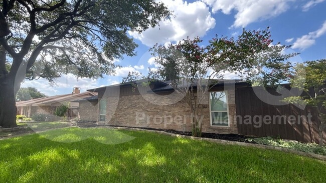Building Photo - 3701 Leathertop Dr
