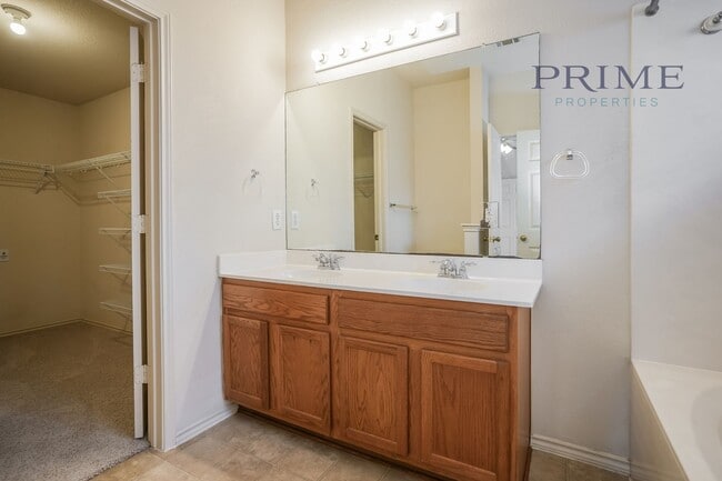 Building Photo - Amazing home ready to move in!
