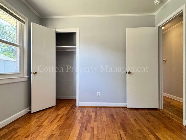 Building Photo - 301 Toulon St