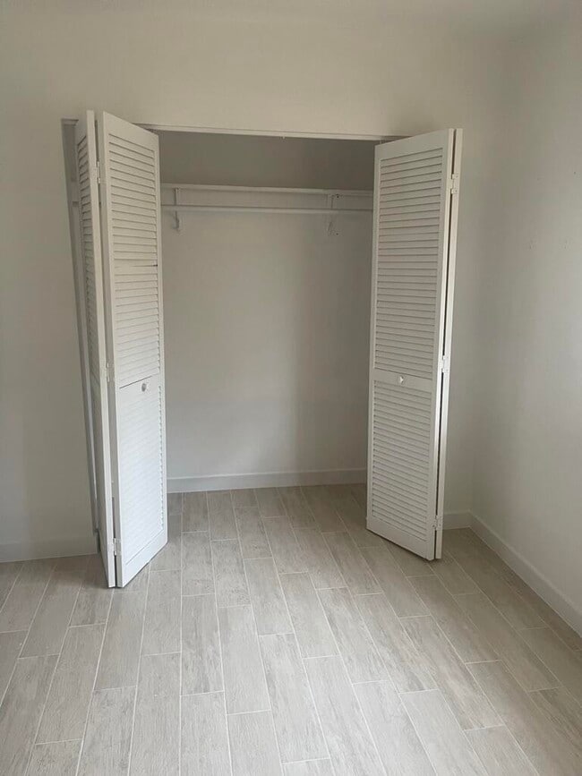 Building Photo - 4259 Oak Terrace Dr