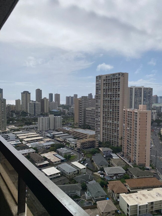 Building Photo - 2499 Kapiolani Blvd