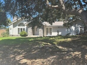 Building Photo - Beautiful Views and Private!!!