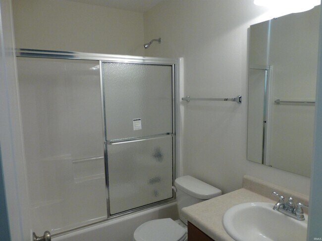 Building Photo - 3162 Fleming Dr