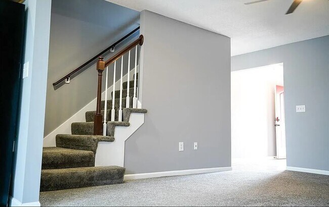 Building Photo - 853 E 167th Ct